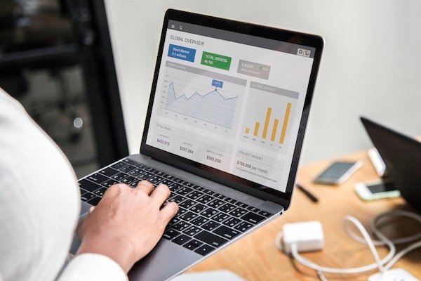 Gestão de anúncios no Google e Meta Ads por Marketing Digital Agência Curitiba.